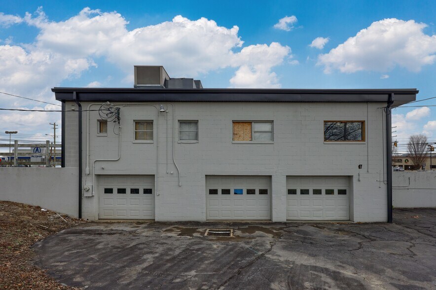 More Photos Of 1310 Manheim Pike, Lancaster Freestanding For Sale