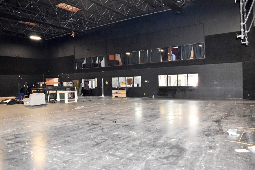 More Photos Of 3101 35th St, Lubbock Health Club For Sale