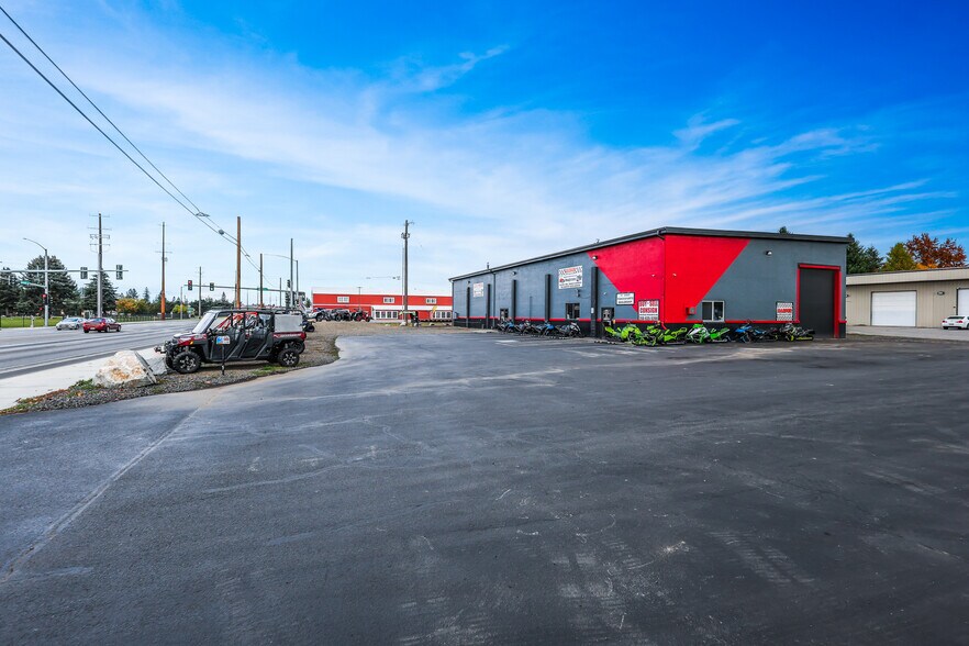 More Photos Of 7168 N Government Way, Dalton Gardens Warehouse For Lease