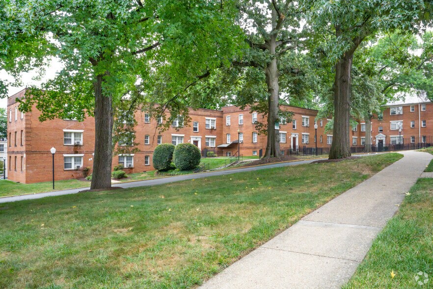 More Photos Of 32 Chesapeake St SW, Washington Apartments For Sale