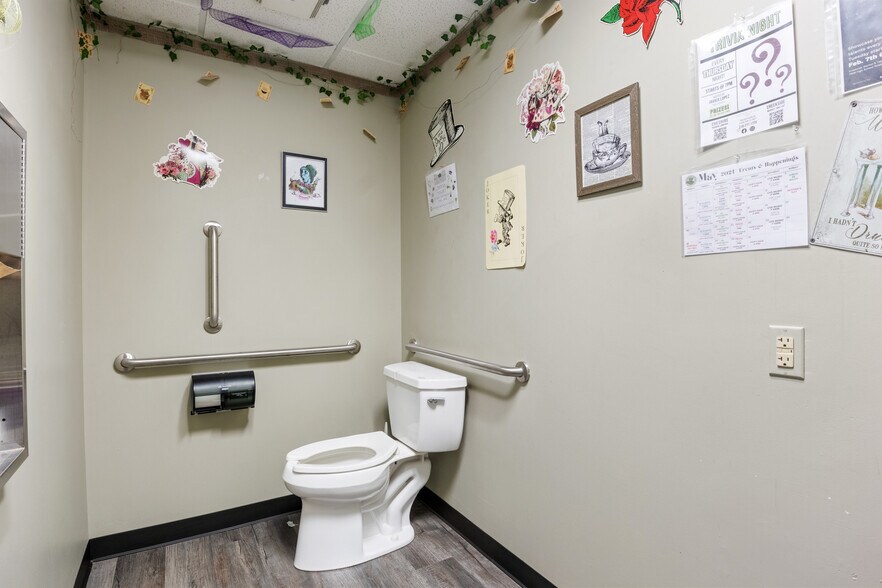 More Photos Of 7909 High School Rd, Elkins Park Restaurant For Lease