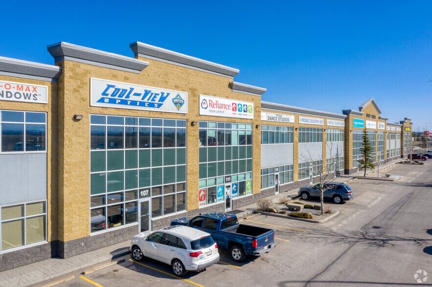 More Photos Of 3953 112th Ave SE, Calgary Showroom For Lease