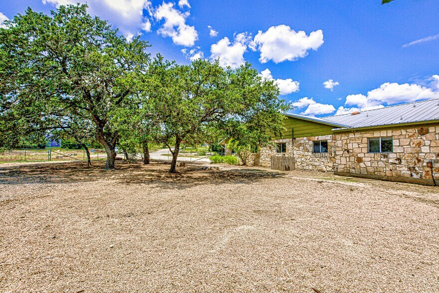More Photos Of 45 La Buena Vista Dr, Wimberley Schools For Sale