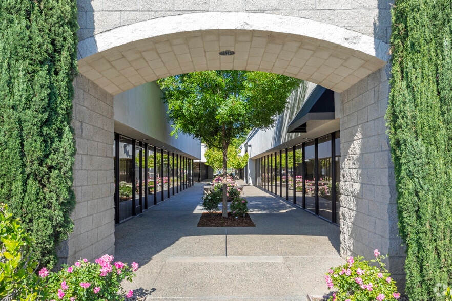 More Photos Of 7580 N Ingram Ave, Fresno Office For Lease