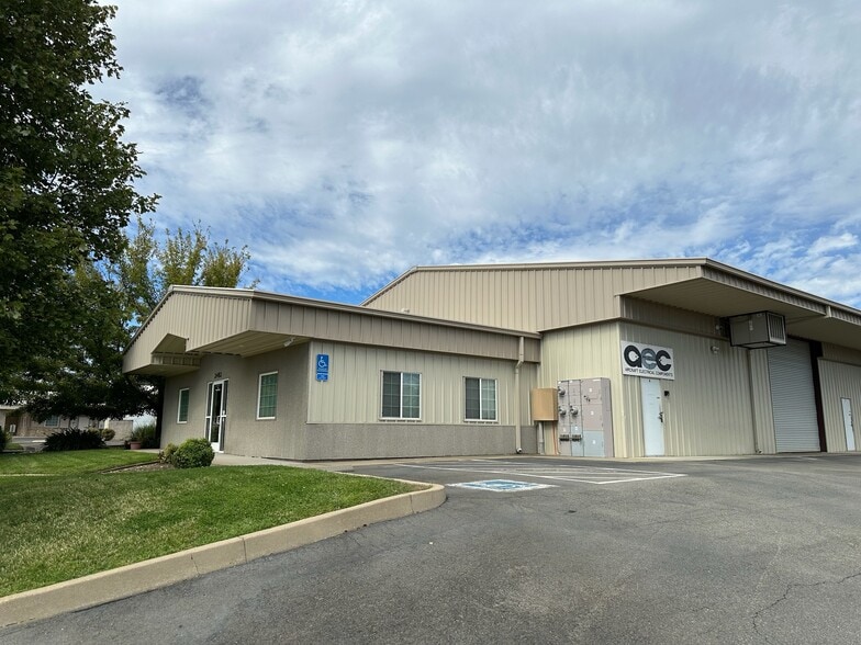 Primary Photo Of 2482 Progress Dr, Redding Manufacturing For Sale