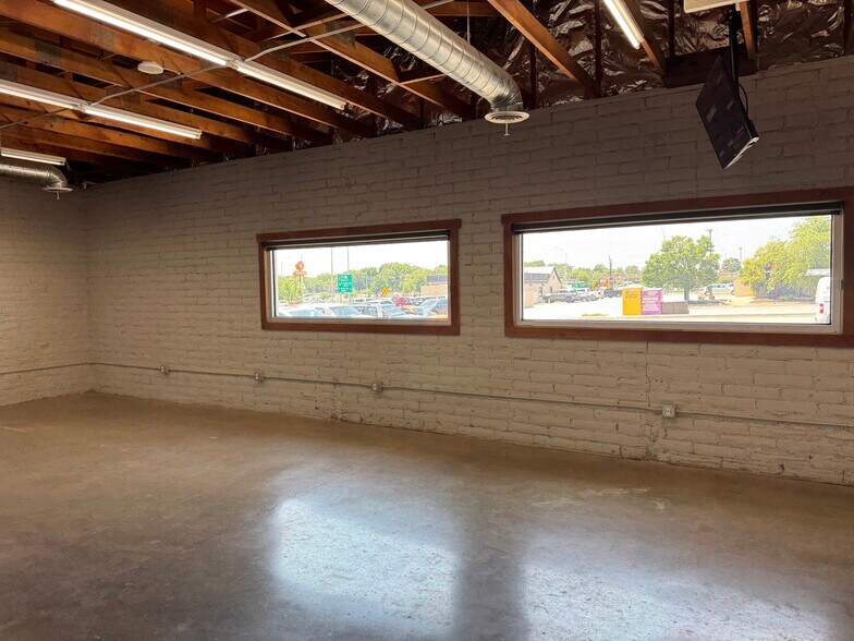 More Photos Of 12911 Us-71 Hwy, Grandview Freestanding For Lease