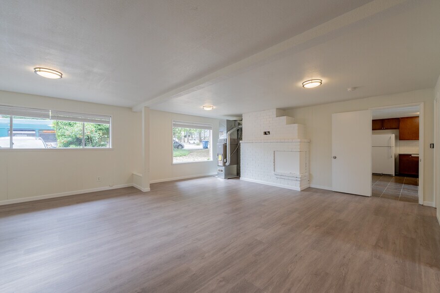 More Photos Of 20318 19th Ave NE, Shoreline Specialty For Sale