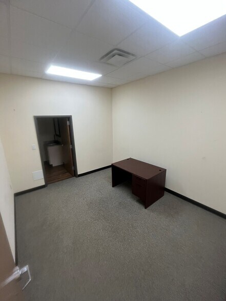 More Photos Of 2317 Danbury Ln, Gainesville Warehouse For Lease