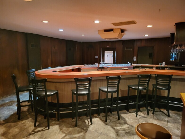 More Photos Of 18525 50th Ave, Chippewa Falls Restaurant For Sale