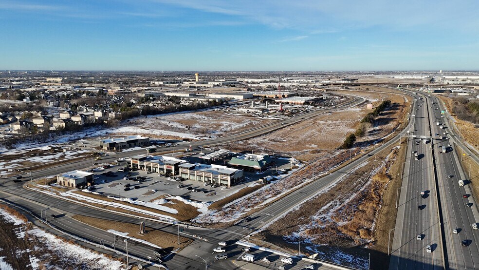 More Photos Of 10100 Plum Dr, Urbandale Restaurant For Lease