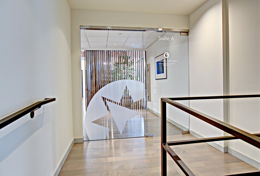 More Photos Of 0110 SW Bancroft St, Portland Office For Lease