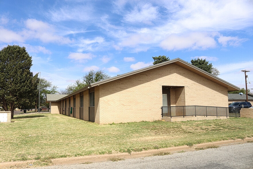 More Photos Of 202 W 3rd St, Hale Center Skilled Nursing Facility For Sale
