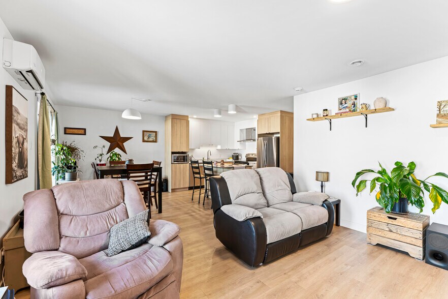 More Photos Of 365 Rue Adams E, Richmond Apartments For Sale