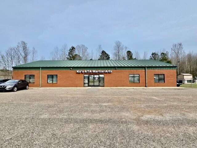 More Photos Of 100 Commercial Dr, Atoka General Retail For Lease