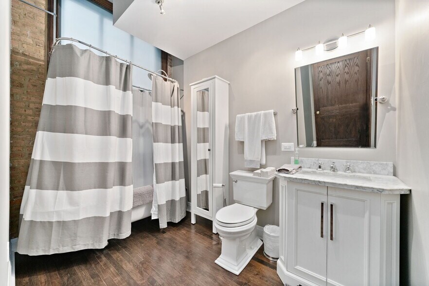 More Photos Of 120 S State St, Chicago Office For Sale