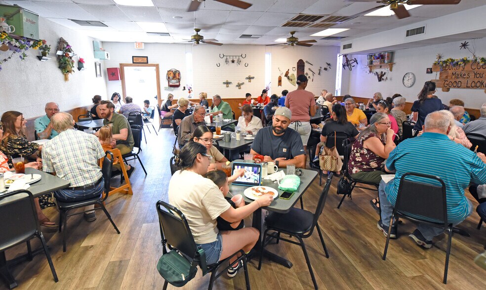 More Photos Of 1403 N Navarro St, Victoria Restaurant For Sale