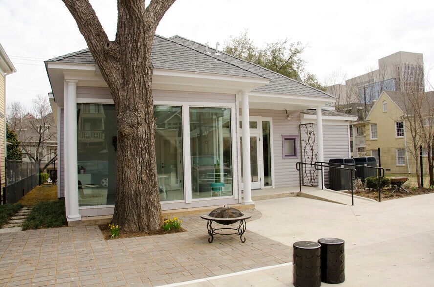 More Photos Of 2509 Thomas Ave, Dallas Freestanding For Lease