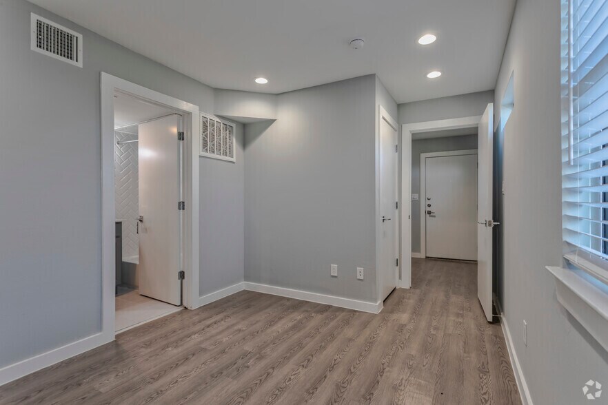 More Photos Of 4400 San Jacinto St, Dallas Apartments For Sale