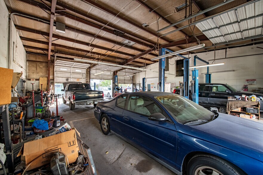 More Photos Of 3228 E 5th St, Austin Auto Repair For Sale