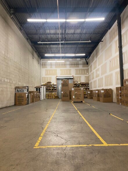 More Photos Of 25 Pier Ln W, Fairfield Warehouse For Lease