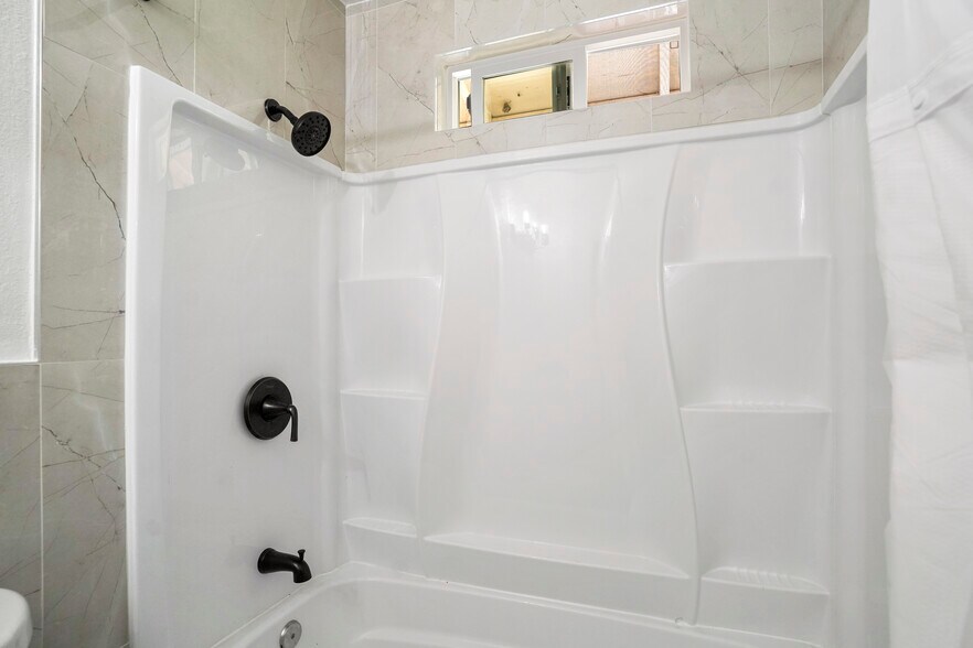 More Photos Of 1001-1003 W Myrtle St, Santa Ana Specialty For Sale