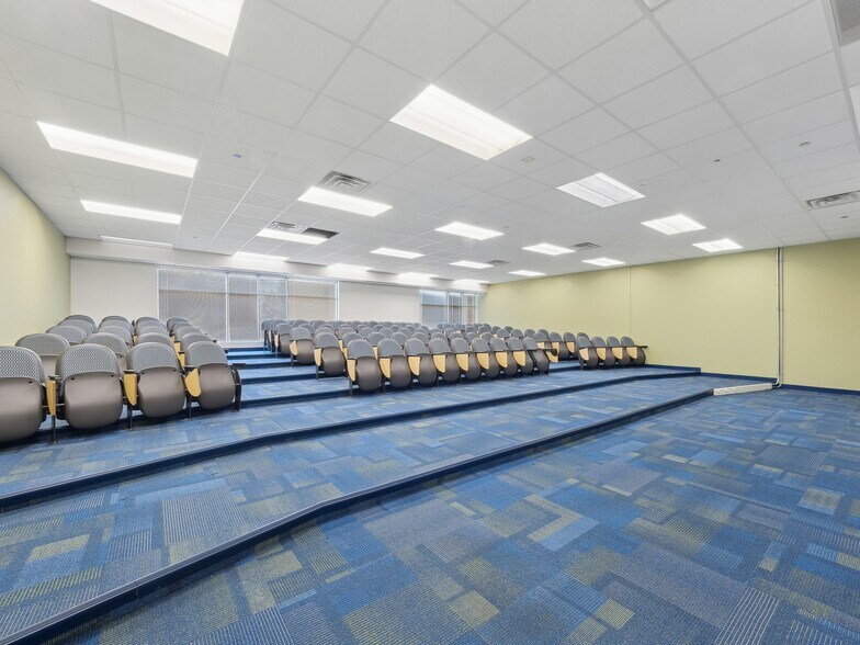 More Photos Of 1507-1551 S Waukegan Rd, Waukegan Office Residential For Sale