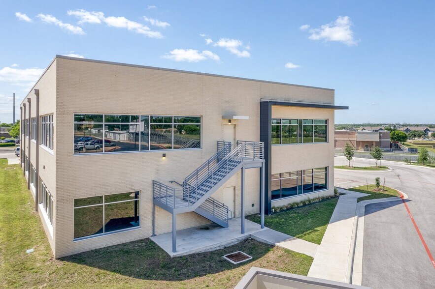 More Photos Of 12601 Metric Blvd, Austin Office For Sale