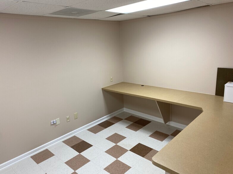 More Photos Of 103 Baines Ct, Cary Medical For Lease