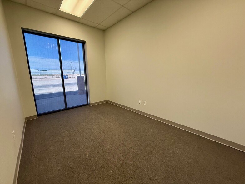 More Photos Of 2001 Westar Rd, Midland Warehouse For Lease