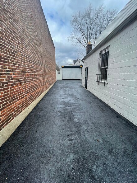 More Photos Of 157 Smith St, Newark Storefront Retail Office For Sale