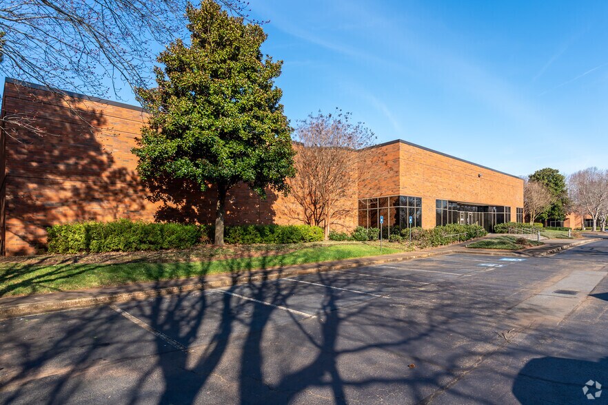 More Photos Of 1801 W Oak Pky, Marietta Warehouse For Lease