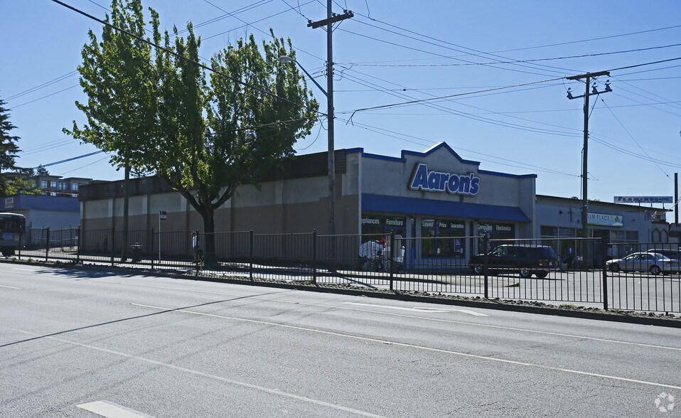 More Photos Of 10790 King George Blvd, Surrey Storefront For Lease