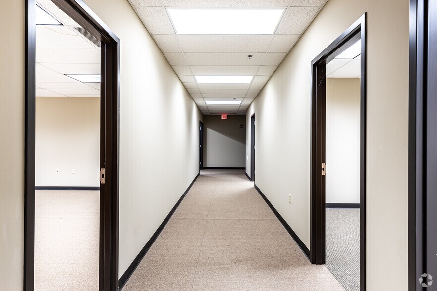 More Photos Of 1131 SW Winding Rd, Topeka Office For Sale