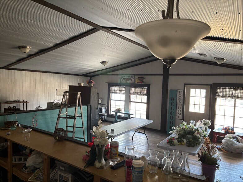 More Photos Of 9 NW Martin Luther King Ave, Idabel General Retail For Sale