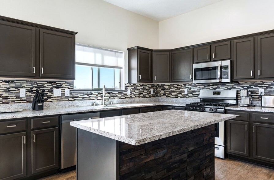More Photos Of 200 Aldaba Cir NE, Rio Rancho Flex For Sale