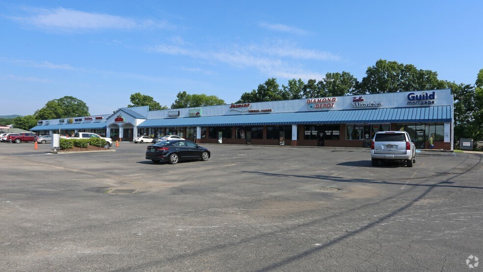 More Photos Of 1225 Snow St, Oxford Freestanding For Lease