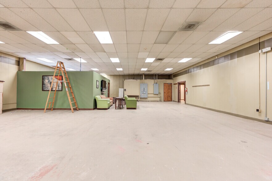 More Photos Of 3802-3806 Interstate 27, Lubbock Office For Sale