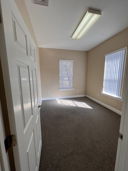 More Photos Of 4628 Summerdale Blvd, Pace Medical For Lease