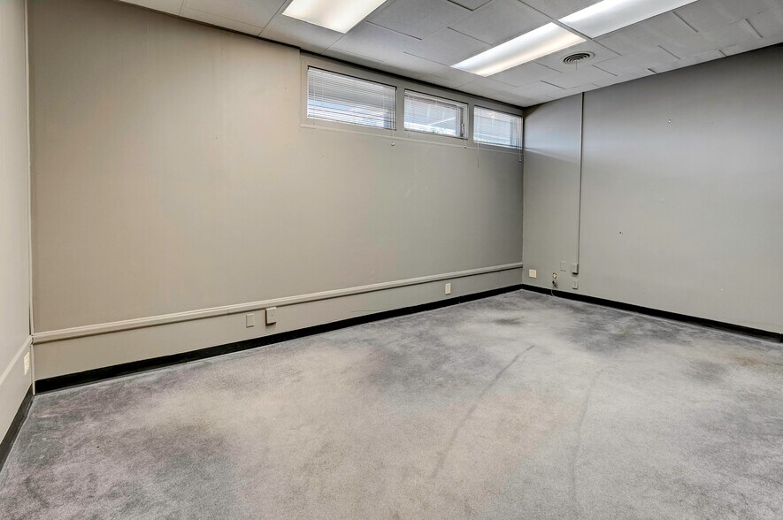 More Photos Of 4003 Pennsylvania Ave, Kansas City Office For Sale