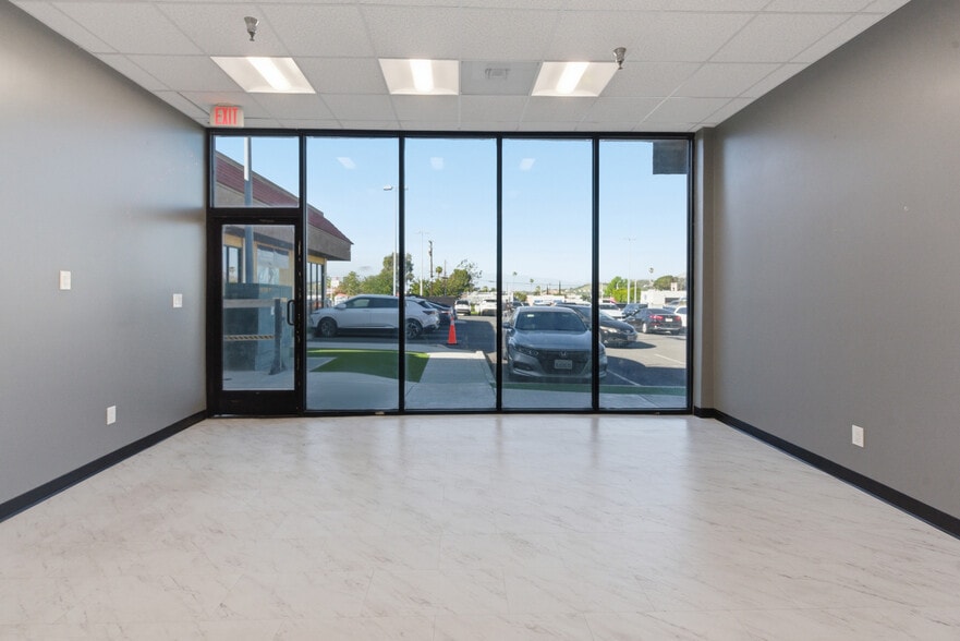 More Photos Of 685 E Grand Blvd, Corona Storefront Retail Office For Lease