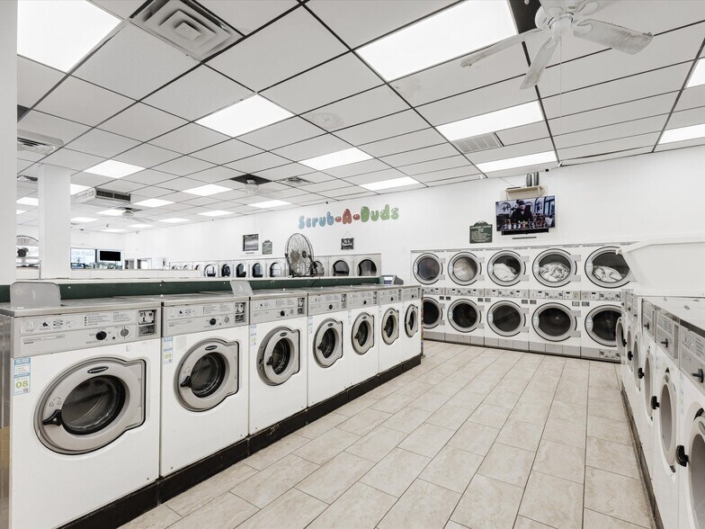 More Photos Of 2203-2215 Gus Thomasson Rd, Dallas Freestanding For Lease