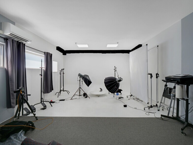 More Photos Of 6150-6164 Cherry Ave, Long Beach Warehouse For Sale
