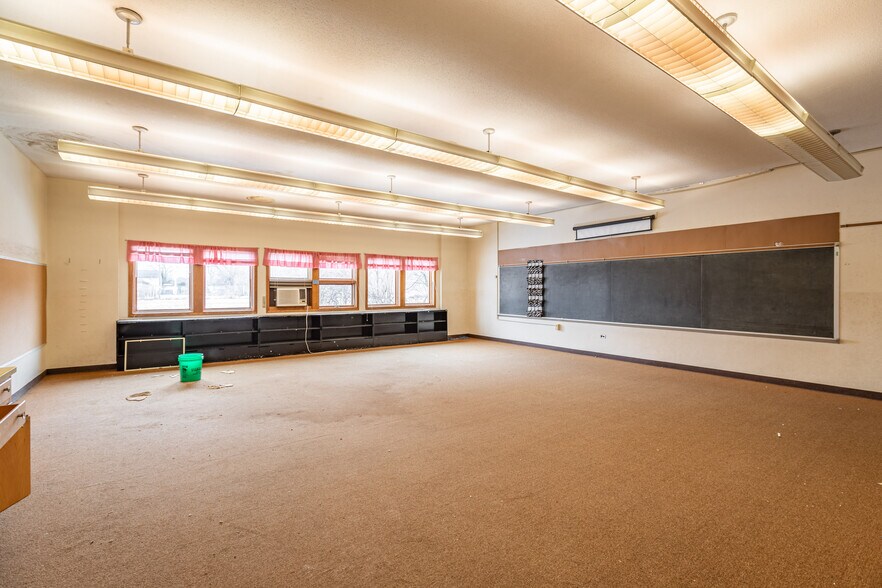 More Photos Of W7908 County Road Z, Onalaska Manufacturing For Sale