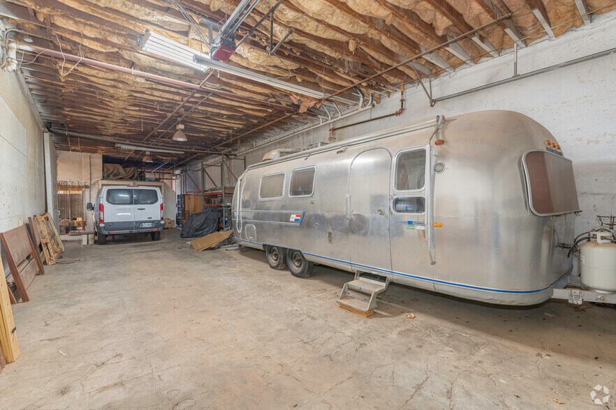 More Photos Of 10818-10828 NW Saint Helens Rd, Portland Light Manufacturing For Sale