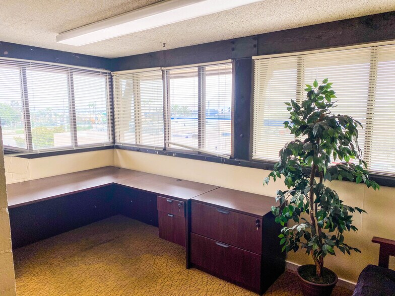 More Photos Of 3621-3629 N Sepulveda Blvd, Manhattan Beach Storefront Retail Office For Lease