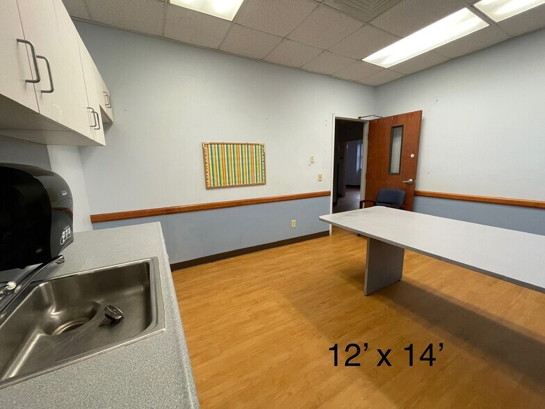 More Photos Of 1308 S 4th St, Hartsville Medical For Lease
