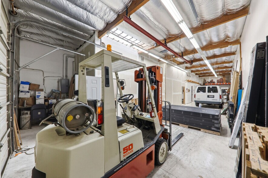 More Photos Of 100 N Hill Dr, Brisbane Light Manufacturing For Sale
