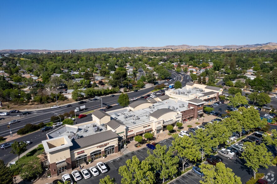 More Photos Of 2314-2318 Monument Blvd, Pleasant Hill Unknown For Lease