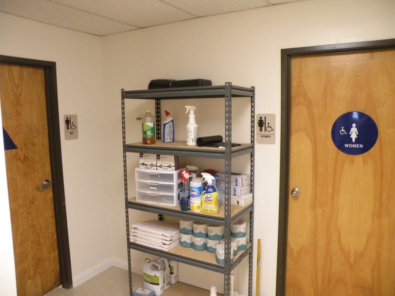 More Photos Of 3121 E Avenue I, Lancaster Freestanding For Sale