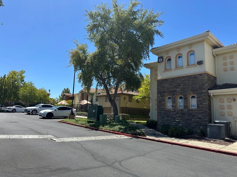 More Photos Of 1501 Secret Ravine Pkwy, Roseville Apartments For Sale